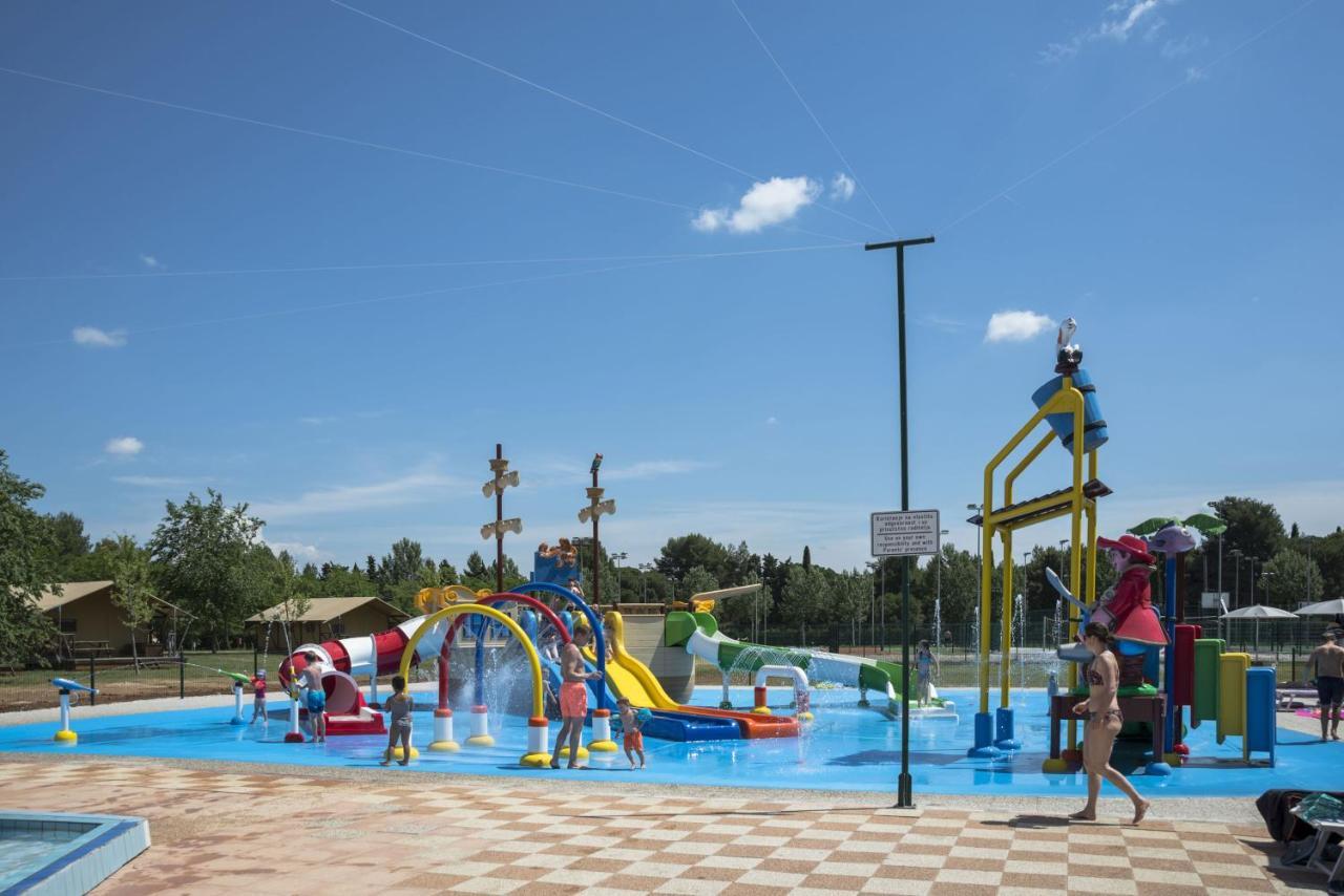 Happy Camp Mobile Homes In Centro Vacanze Bi Village Fažana Buitenkant foto