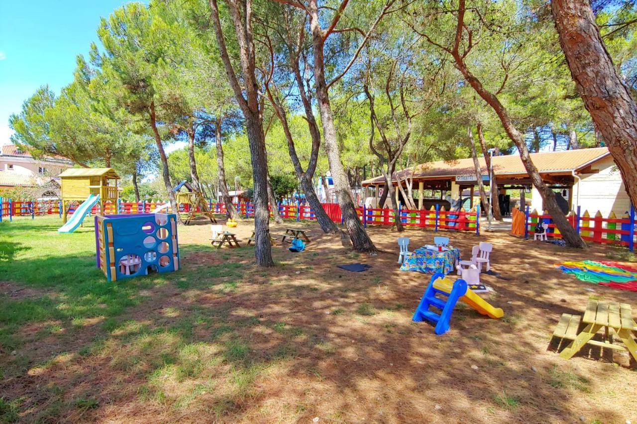 Happy Camp Mobile Homes In Centro Vacanze Bi Village Fažana Buitenkant foto