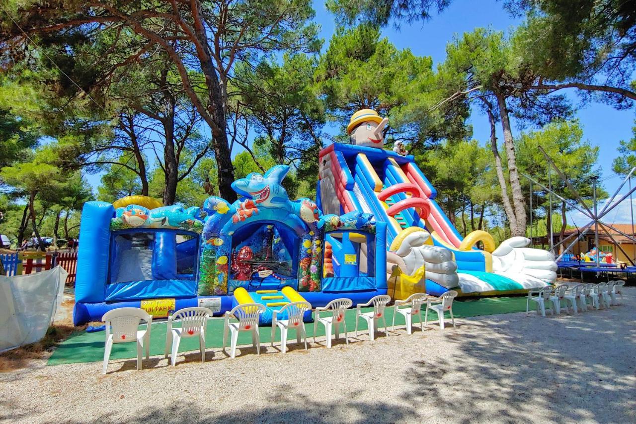 Happy Camp Mobile Homes In Centro Vacanze Bi Village Fažana Buitenkant foto